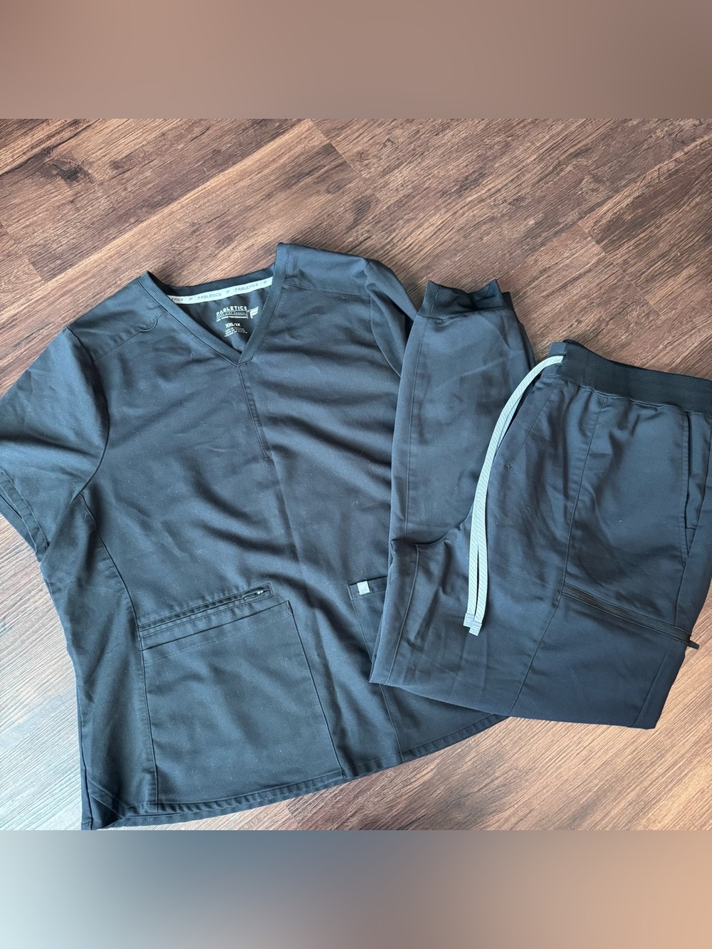 Fabletics Scrub Set Mode Scrub Top/On-Call Jogger High Rise Womens XXL/1X Black